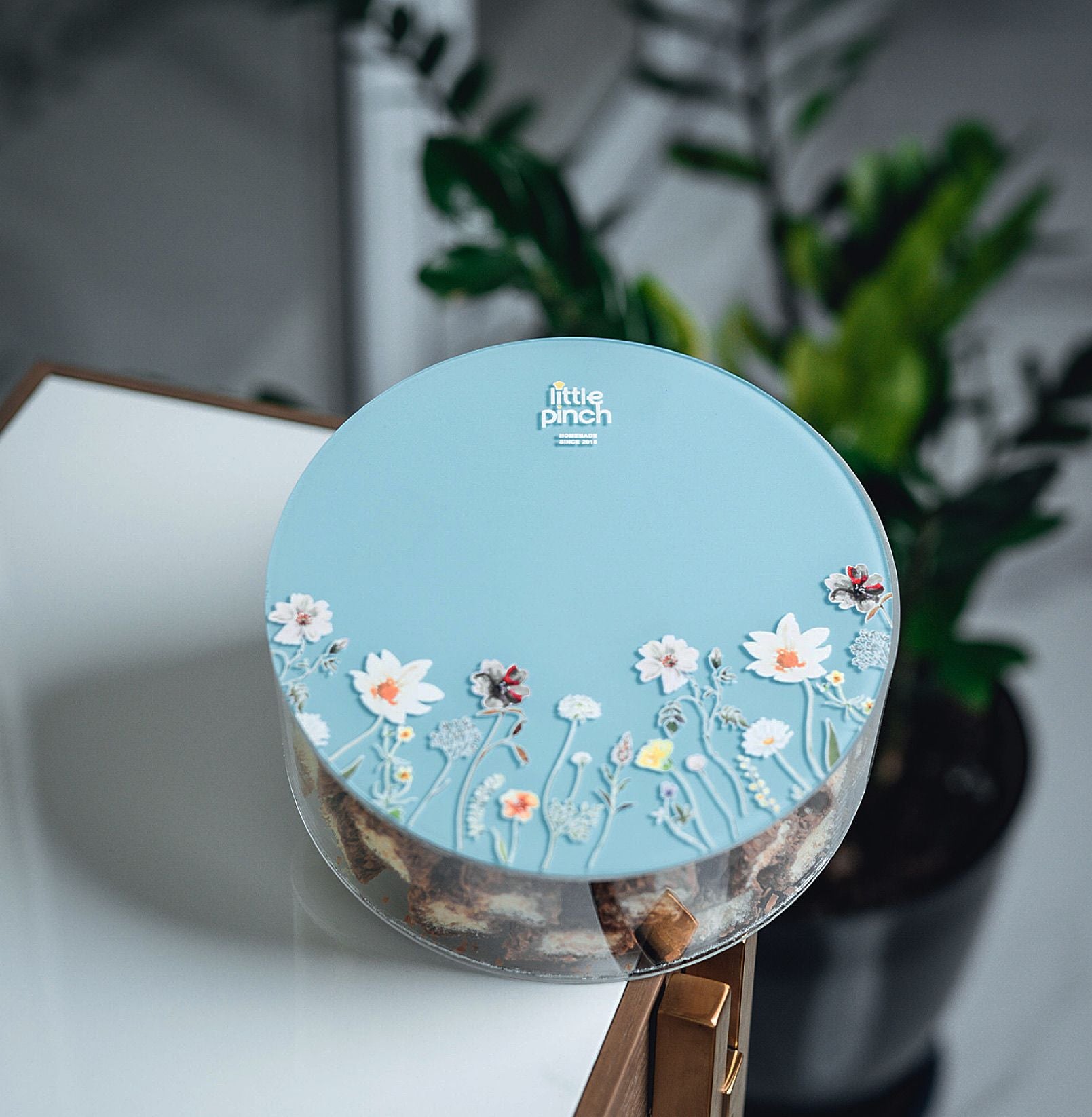 Acrylic Gift Blue Mix ( Raspberry Balls & Lotus Coconut Bites 1 Kilo )