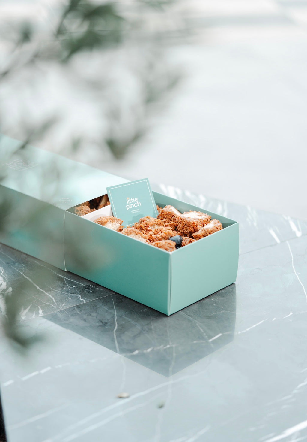 Mix coconut bites ( chocolate & lotus )