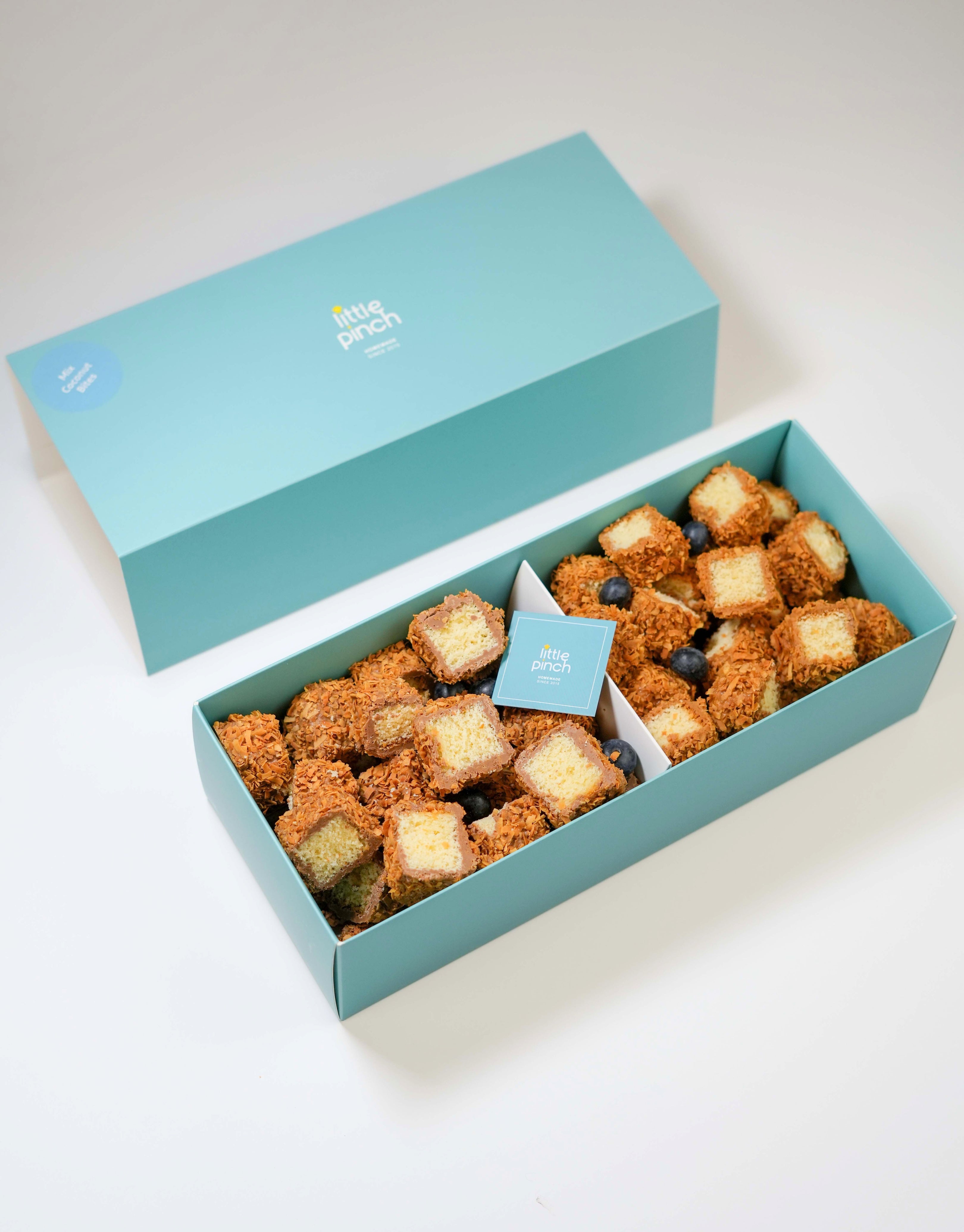 Mix coconut bites ( chocolate & lotus )